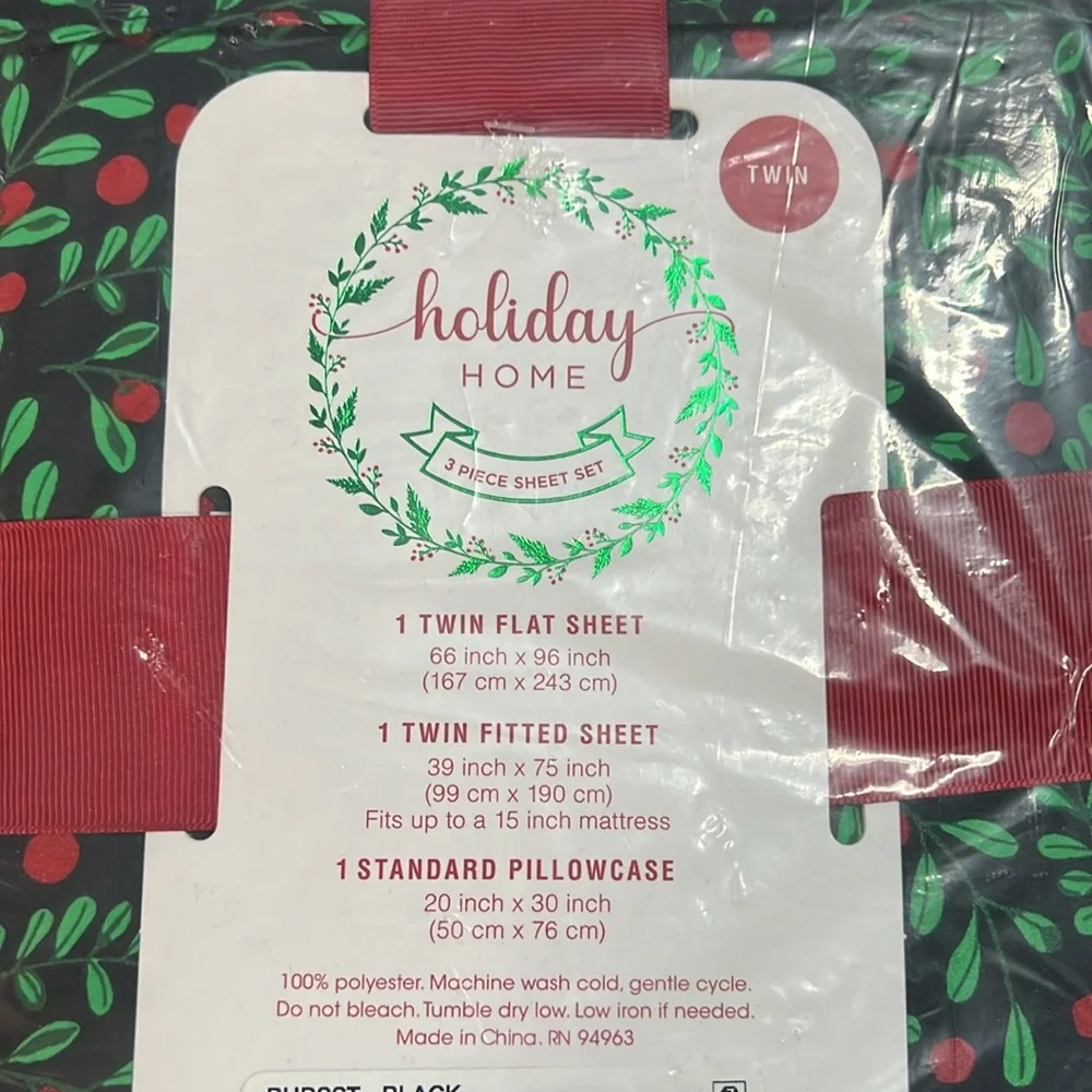 Holiday Printed Bedding Set - Green and Red